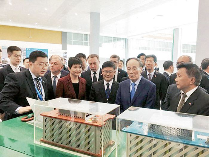  2018年国家副主席王岐山参观考察OB视讯奥威超级电容